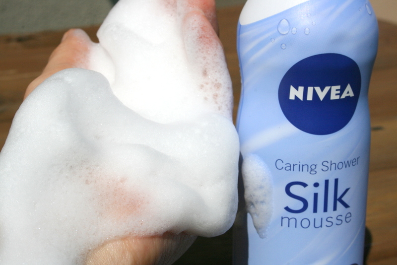 Jedwabiste musy do mycia ciała pod prysznic NIVEA